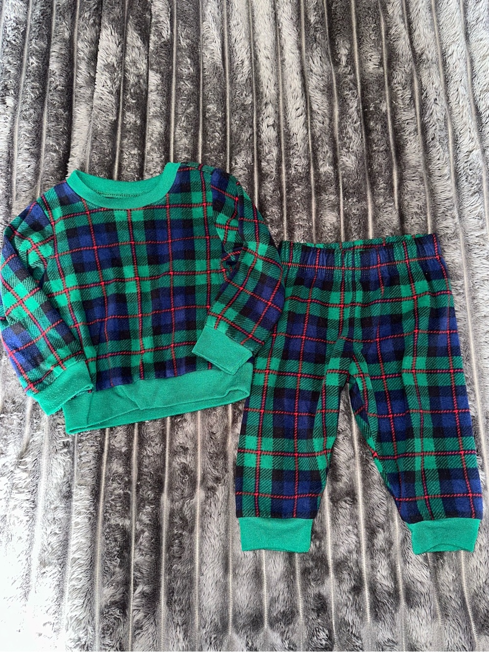 Children’s Place Green and Navy Plaid toddler Pajama Set
